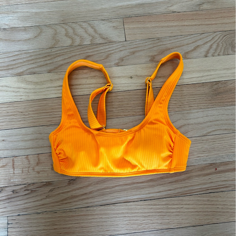 Never worn! Tangerine bralette bikini top in size extra small. Removable cups.
